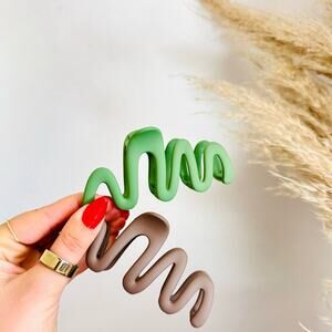 2 NEW ANTHROPOLOGIE Mint Beige Wave Squiggle Matte Plastic Hair Claw Clip Set